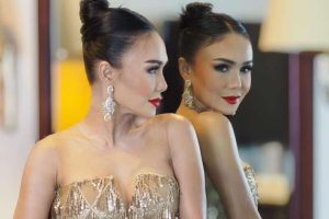 Artis dan penyani senior Yuni Shara selalu tampil cantik dan enerjik meski telah berkepala lima. Foto: instagram Yuni Shara