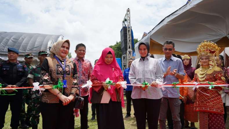 Pemkab OKU Timur menggelar pameran bazar dan UMKM