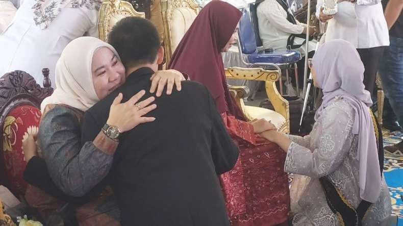 Suasana Haru Iringi Pelepasan Pelajar Spentura, Ratusan Siswa-Siswi Sungkem Orang Tua