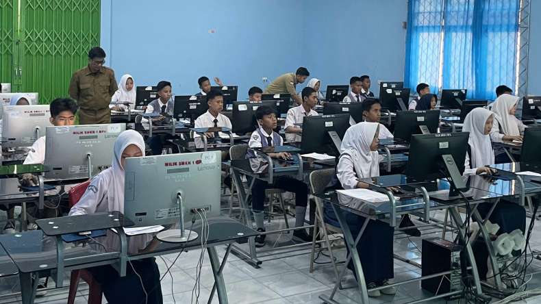422 Calon Siswa SMKN 1 Martapura Jalur Reguler Ikuti Tes CAT