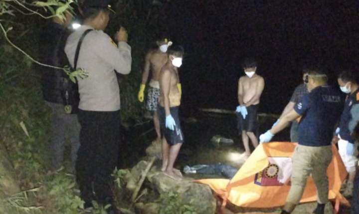 Mayat Perempuan Mengapung di Sungai Teleme, Diduga Dibunuh