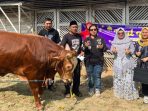 Anggota DPR RI Irma Suryani Chaniago berkurban sapi seberat 548 kg di Desa Kurangan Nyawa, Buay Madang, OKU Timur. Wujud nyata kepedulian di Hari Raya Iduladha 1446 H.