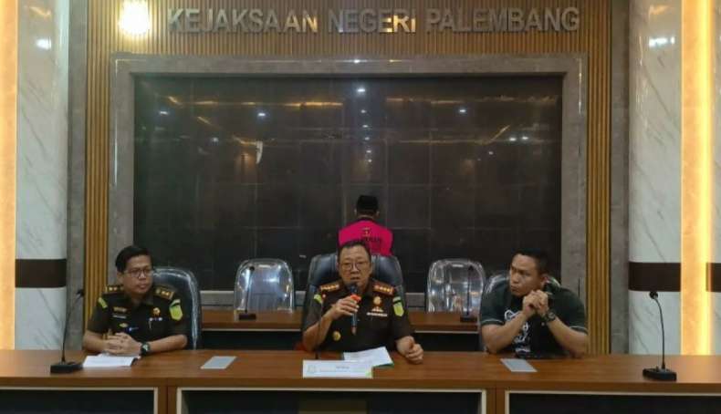 Wilson, Tersangka Korupsi Seragam Batik Desa Serahkan Diri