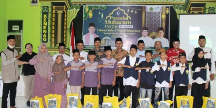 Lebaran Yatim dan Difabel, Kemenag OKU Timur Bagikan 1.025 Paket Sembako