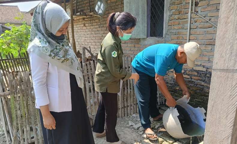 Waspada DBD, Dinkes OKU Timur Gerak Cepat Fogging dan Sebar Abate di Trimoharjo