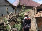 Angin Puting Beliung Hantam Desa Sridadi OKU Timur, Puluhan Rumah Rusak Bantuan Pemda Minim
