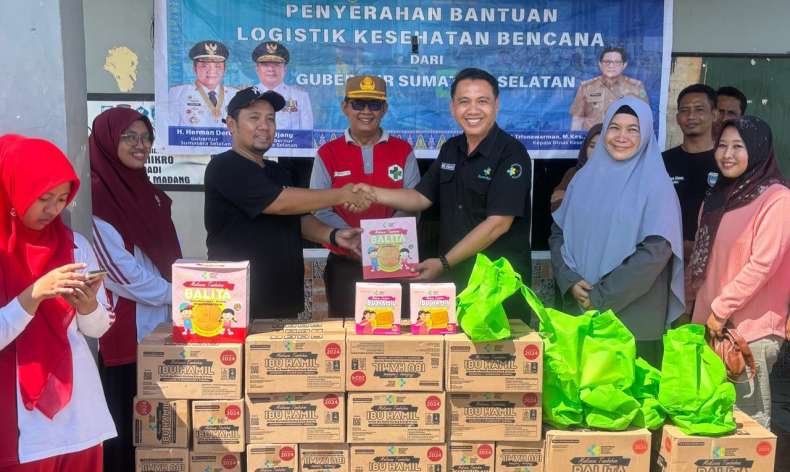 Korban Puting Beliung Desa Sridadi Terima Bantuan Makanan dan Alat Mandi