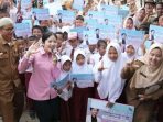 Ratu Tenny Leriva Salurkan 531 Beasiswa PIP untuk Siswa di OKU Timur