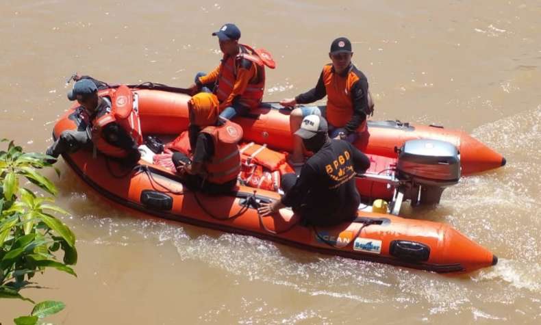 Bocah SD Hanyut di Sungai Ogan, Warga Ramai Lakukan Pencarian