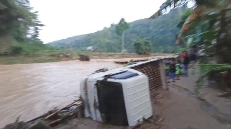 IMG-20250923-WA0039 Banjir Bandang Terjang OKU Selatan, Tiga Warga Dilaporkan Hilang