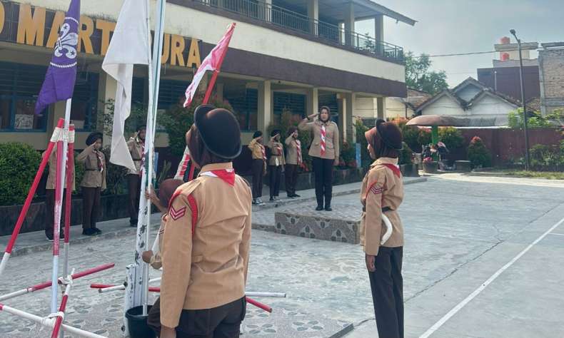 Tingkatkan Semangat Kepramukaan Pelajar, SDN 19 Martapura Gelar Hiking