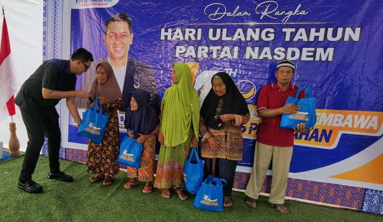 Sambut HUT ke-14, Partai NasDem OKU Timur Gelar Bakti Sosial