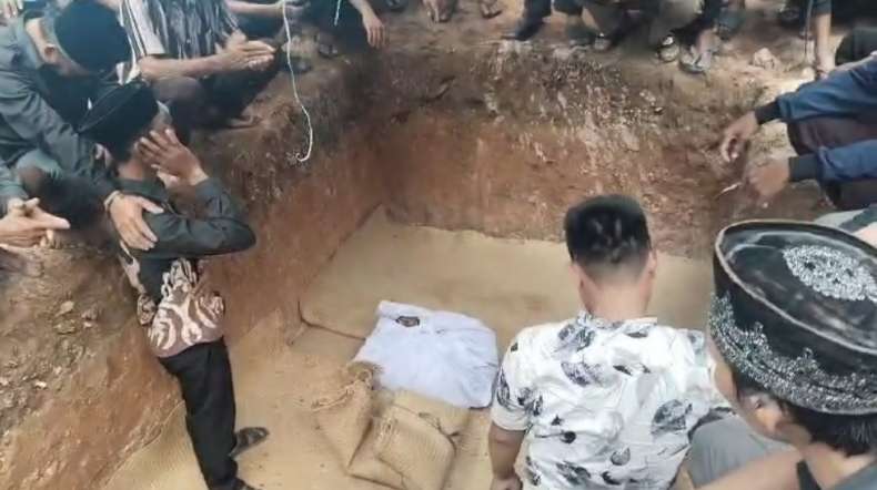 Empat Bocah Korban Kebakaran di Rasuan OKU Timur Dimakamkan Satu Liang