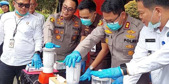 Kapolres OKU Timur dan BNN Blender Sabu Senilai Setengah Miliar