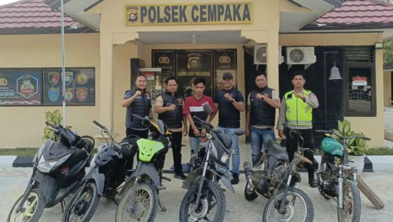 IMG-20251106-WA0034 Polsek Cempaka Tangkap Pelaku Spesialis Curanmor, 6 Unit Motor Disita