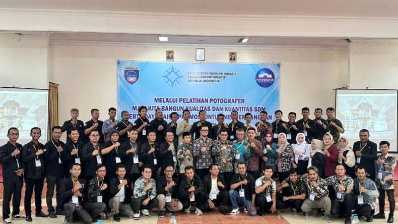 IMG-20251115-WA0003 Tingkatkan SDM Pelaku Ekraf Lewat Pelatihan Fotografer