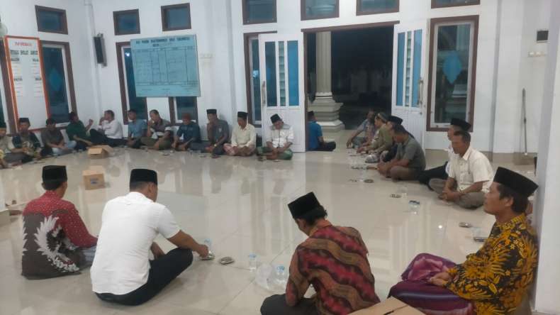 Warga Desa Sukamulya OKU Timur Patungan Beli Mobil Ambulans