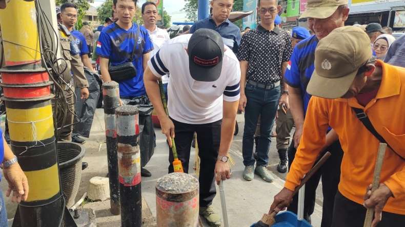 Screenshot_20251107_150324_Gallery Bupati Enos Pimpin Jumat Bersih Serentak, Wujud Nyata Menuju Adipura