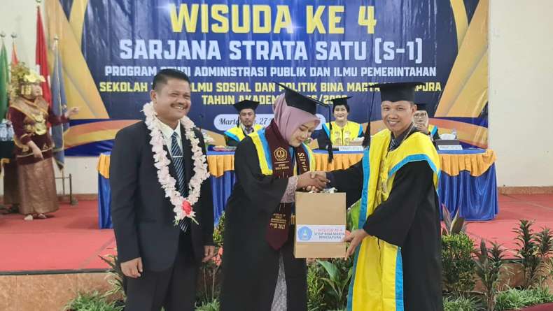 IMG-20251227-WA0097 Wisuda 57 Sarjana, STISIP Bina Marta Martapura Komitmen Cetak Lulusan Beretika dan Berkarakter