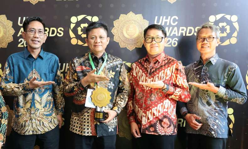 Sukses Perluas Program JKN, Bupati Lanosin Raih UHC Award 2026 Kategori Madya