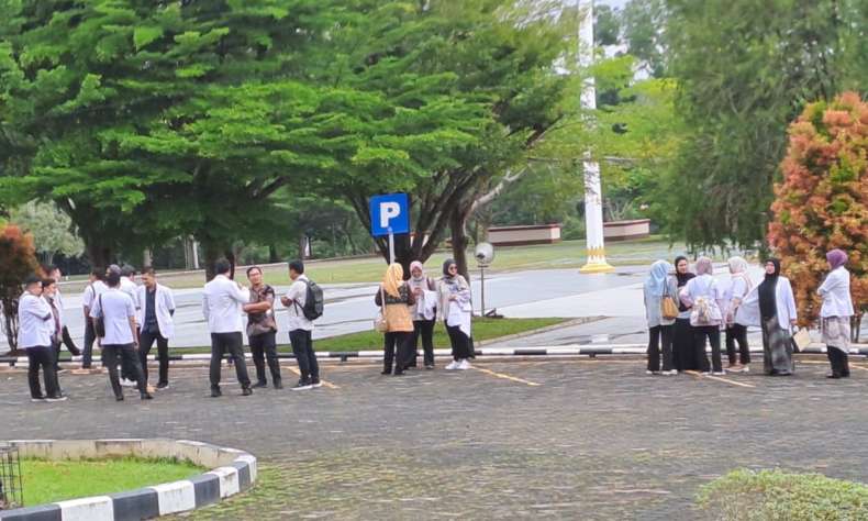 Dokter di OKU Timur Sampaikan Sembilan Tuntutan ke Bupati Enos