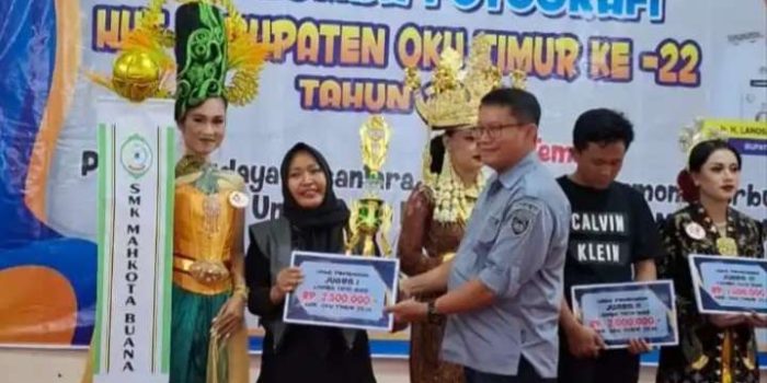 SMK Mahkota Buana Juara 1 Lomba Makeup HUT ke-22 OKU Timur