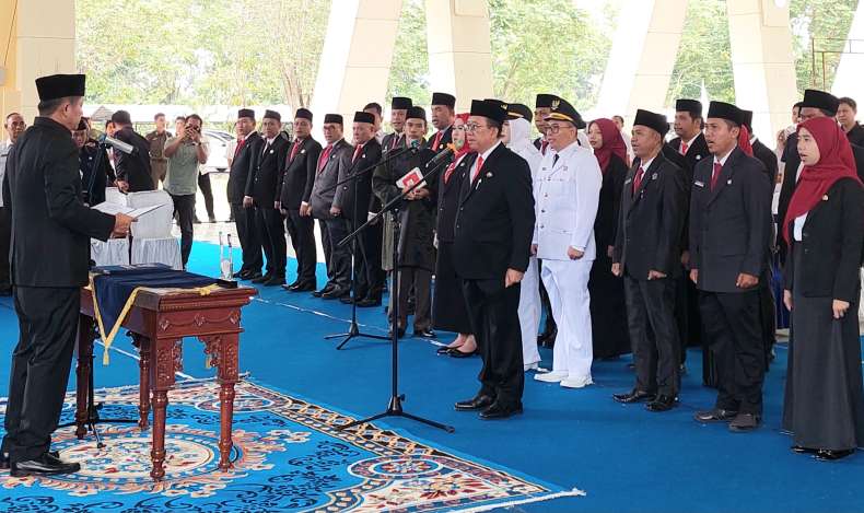 36 Pejabat Pemkab OKU Timur Dilantik, H Rusman Sekda Definitif