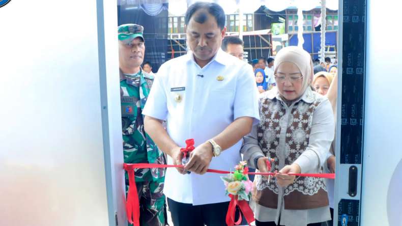 Tekan Stunting, Bupati Abusama Resmikan Dapur MBG di Runjung Agung