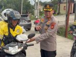 Kapolres AKBP Adik Listiyono Bagikan Takjil ke Ojol dan Warga