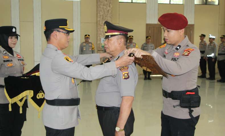 Kasi Humas Polres OKU Timur AKP H Edi Arianto Resmi Naik Pangkat Kompol