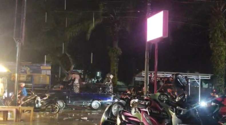 Hujan Deras Iringi Malam Lebaran di Belitang, Warga Tetap Antusias Takbiran Keliling
