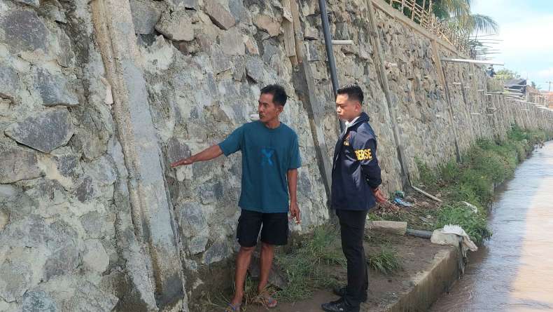 Pengerjaan Asal Jadi, Unit Pidkor Polres OKU Timur Periksa Proyek Talud Rp15 Miliar