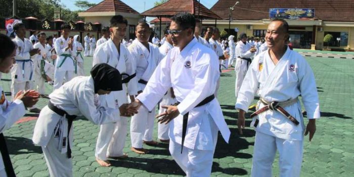 Kapolres OKU Timur AKBP Adik Pimpin Upacara Kenaikan Tingkat KKI