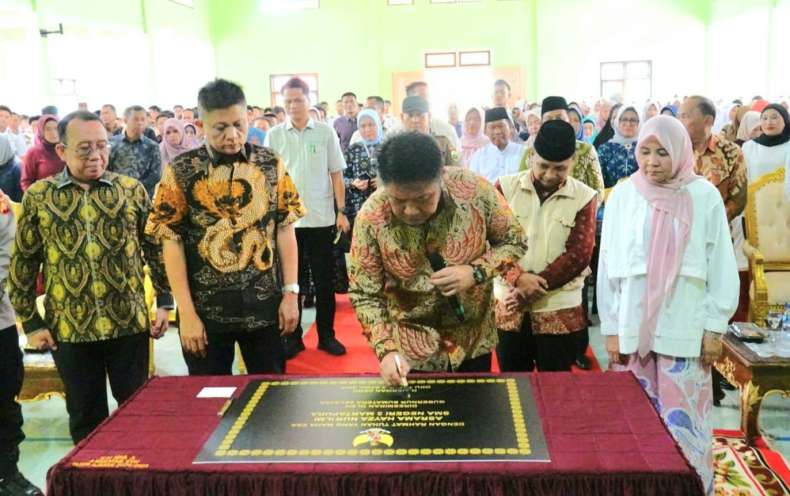 Gubernur Resmikan Asrama Boarding School SMAN 3 Martapura, Perkuat Pendidikan Karakter