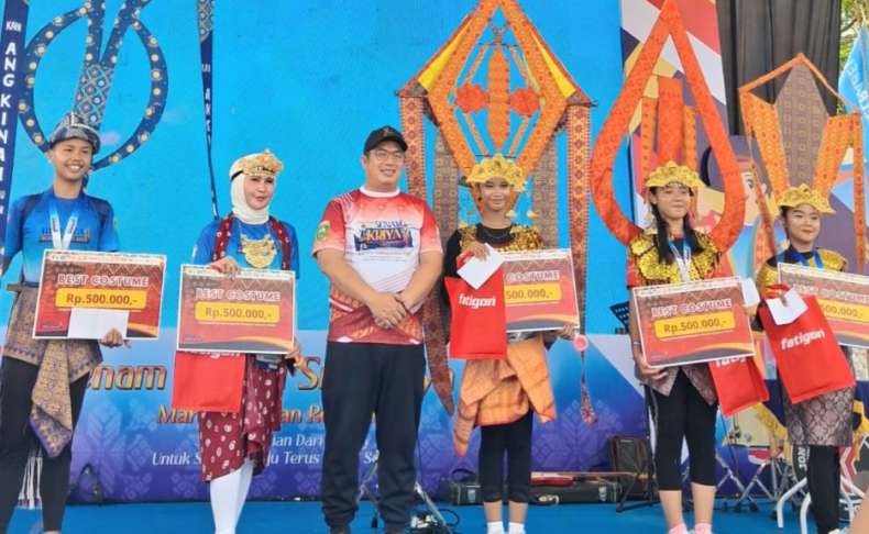 Tim Pekat Belari Disdikbud OKU Timur Raih The Best Costume