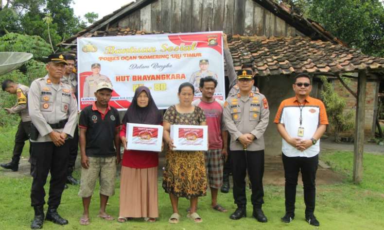Sambut HUT Bhayangkara, Polres OKU Timur Salurkan 417 Paket Bansos
