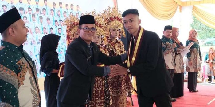 Pelepasan Pelajar SMKN 1 Martapura, Ribut Setiadi Tegaskan Larangan Corat Coret dan Konvoi Saat Kelulusan