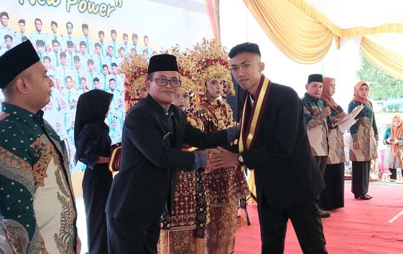 Pelepasan Pelajar SMKN 1 Martapura, Ribut Setiadi Tegaskan Larangan Corat Coret dan Konvoi Saat Kelulusan
